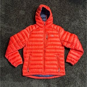 L.L Bean Men's Ultralight 850 Down Hooded Jacket